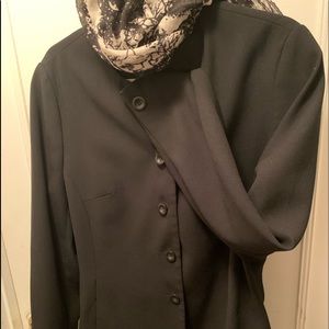 Imagio short waist black blazer